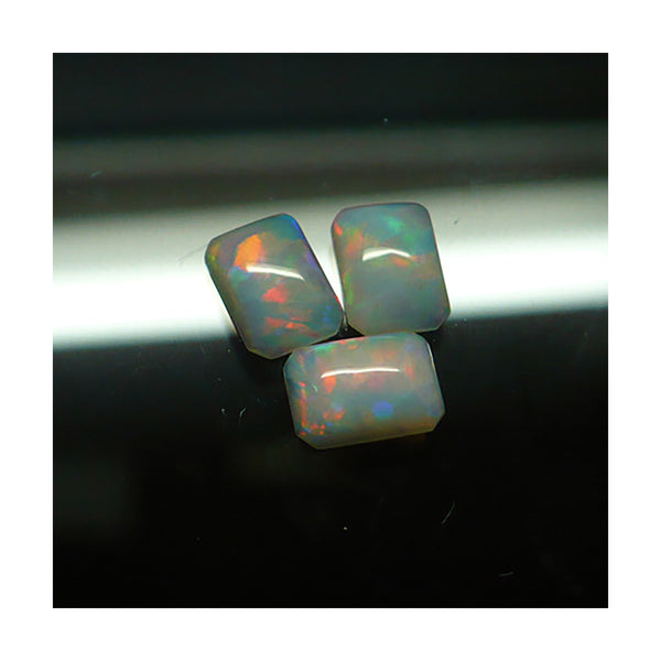 7 x 5mm White Antique Cushion Opal