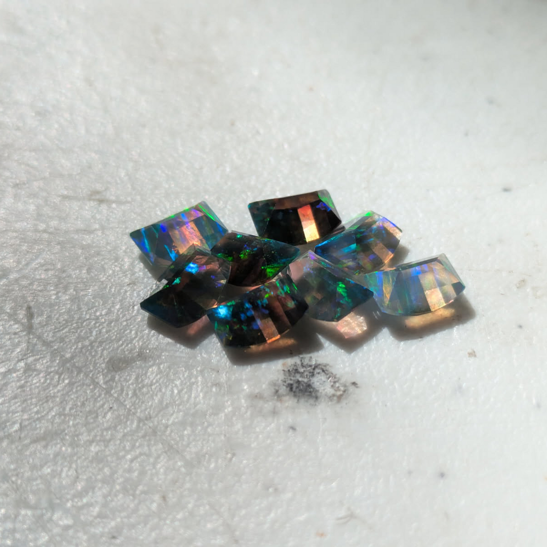 8 x 6mm Blue Faceted Roll-Top Opal